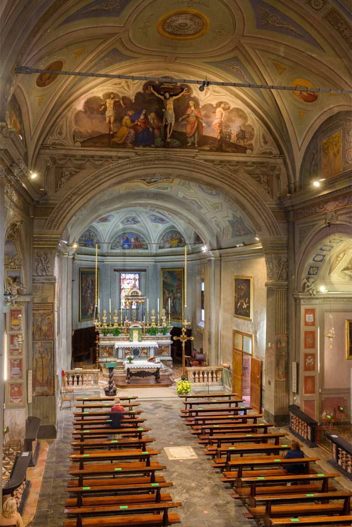Interno della Chiesa Romanica dei SS Gervasio e Protasio